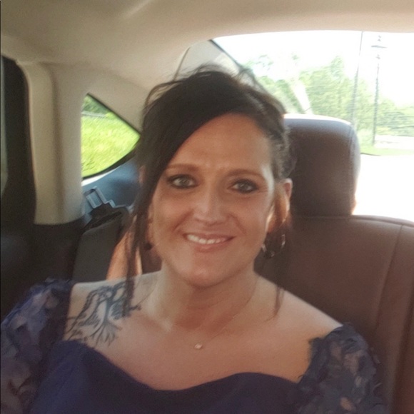 Meet your Posher, Cynthia - Picture 2 of 2